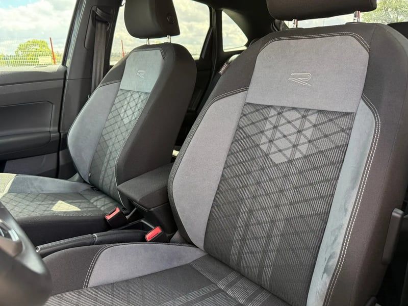 Photo de la voiture VOLKSWAGEN TAIGO 1.0 TSI 116 DSG7 R-Line