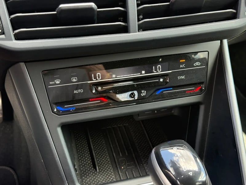 Photo de la voiture VOLKSWAGEN TAIGO 1.0 TSI 116 DSG7 R-Line