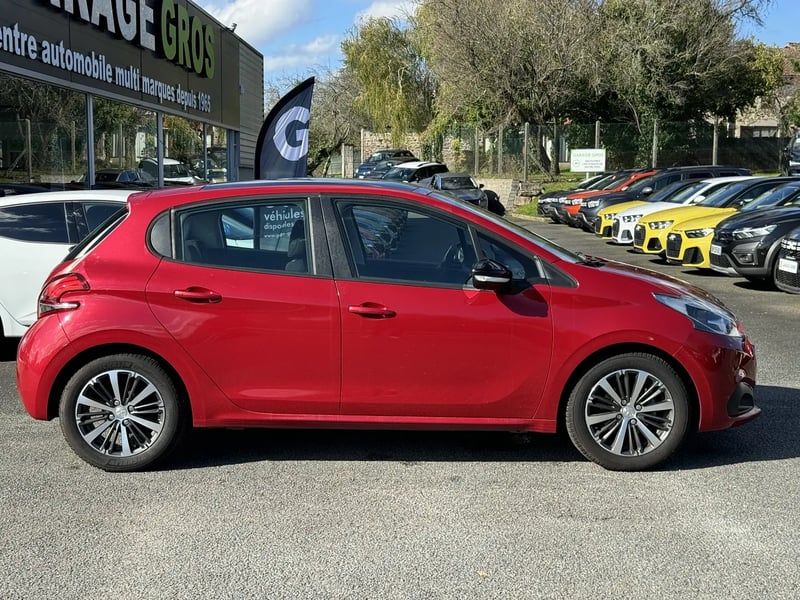 Photo de la voiture PEUGEOT 208 1.2 PureTech 82ch BVM5 Allure