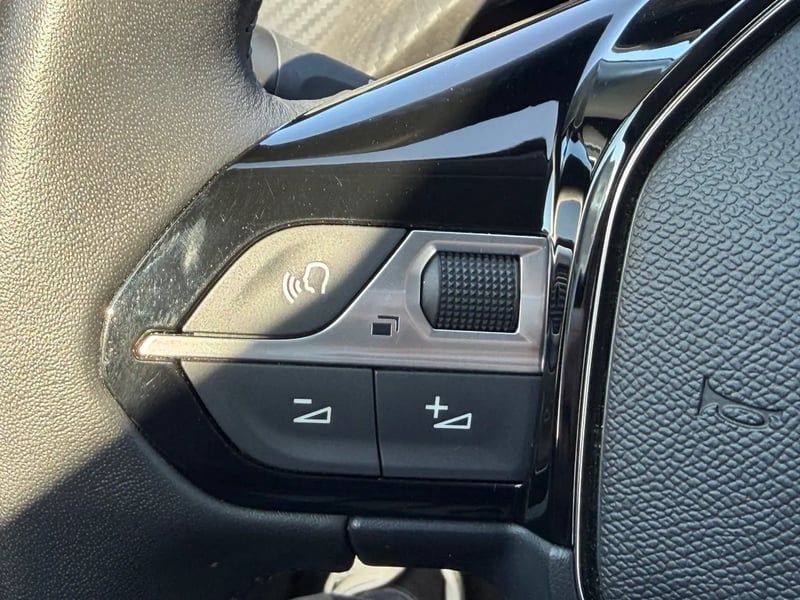 Photo de la voiture PEUGEOT 208 100 S&S BVM6 Style