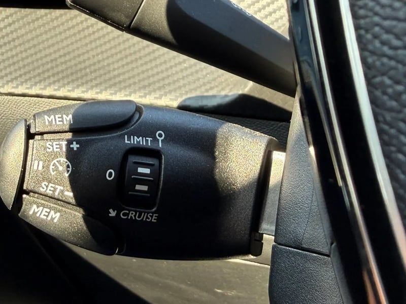 Photo de la voiture PEUGEOT 208 100 S&S BVM6 Style