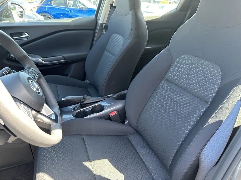 Photo de la voiture NISSAN JUKE 2023.5 DIG-T 114 DCT7 Acenta