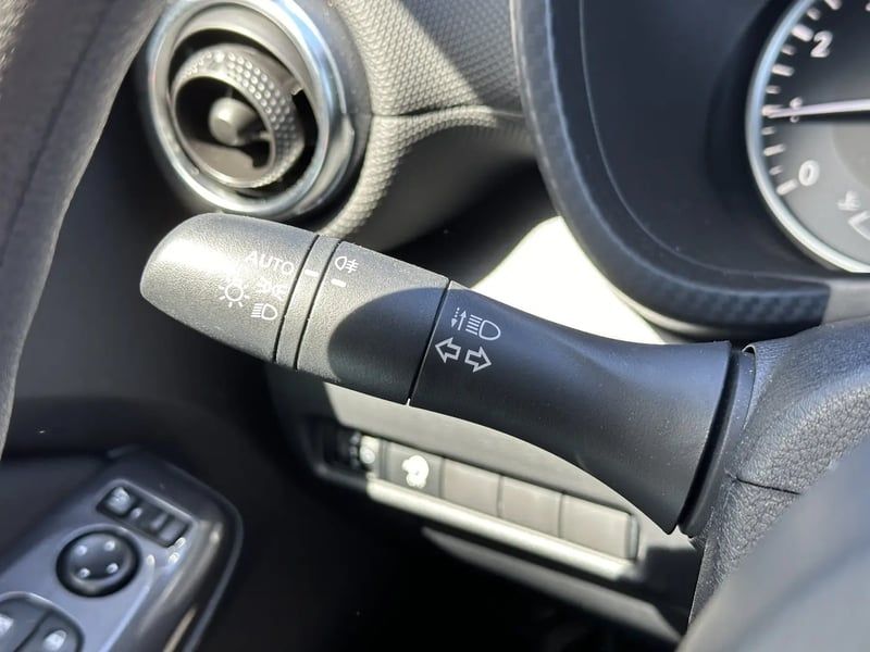 Photo de la voiture NISSAN JUKE 2023.5 DIG-T 114 DCT7 Acenta