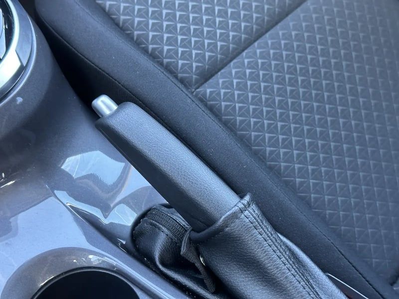 Photo de la voiture NISSAN JUKE 2023.5 DIG-T 114 DCT7 Acenta