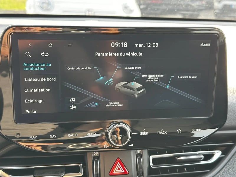 Photo de la voiture HYUNDAI i30 1.0 T-GDi 120 DCT-7 Hybrid 48V Creative