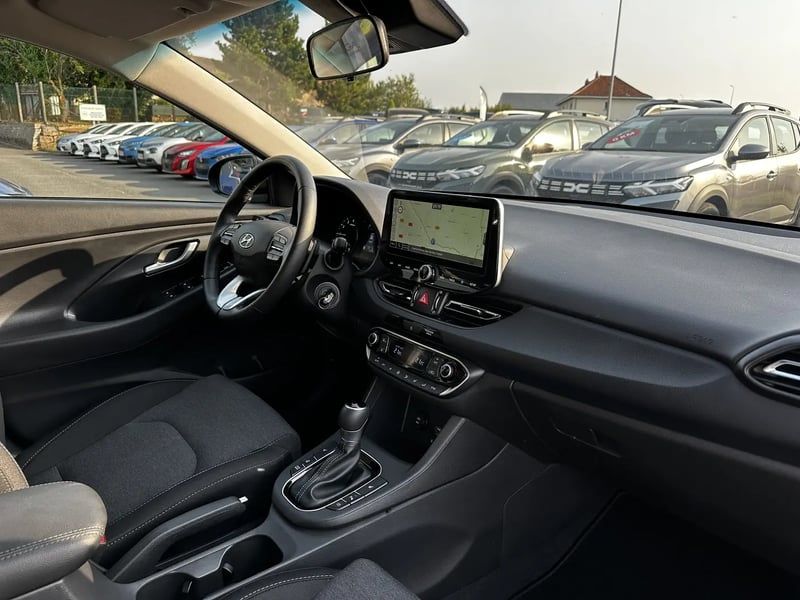 Photo de la voiture HYUNDAI i30 1.0 T-GDi 120 DCT-7 Hybrid 48V Creative