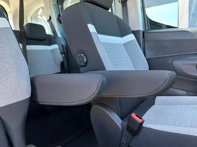 Photo de la voiture CITROEN E-BERLINGO Taille M 136 ch 54 kWh Plus