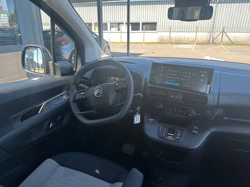Photo de la voiture CITROEN E-BERLINGO Taille M 136 ch 54 kWh Plus