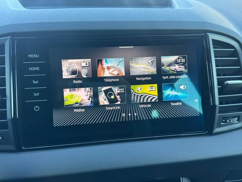 Photo de la voiture SKODA KAROQ 2.0 TDI 150 ch SCR DSG7 Sportline