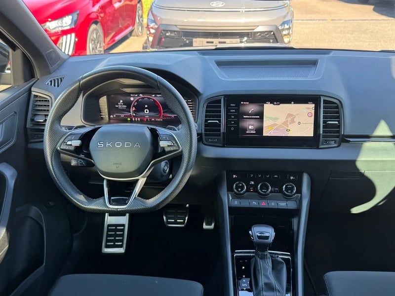 Photo de la voiture SKODA KAROQ 2.0 TDI 150 ch SCR DSG7 Sportline