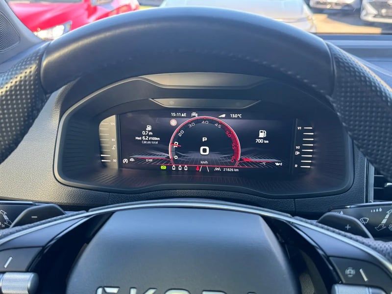 Photo de la voiture SKODA KAROQ 2.0 TDI 150 ch SCR DSG7 Sportline