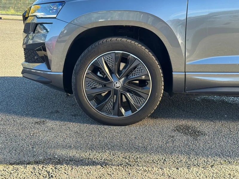 Photo de la voiture SKODA KAROQ 2.0 TDI 150 ch SCR DSG7 Sportline