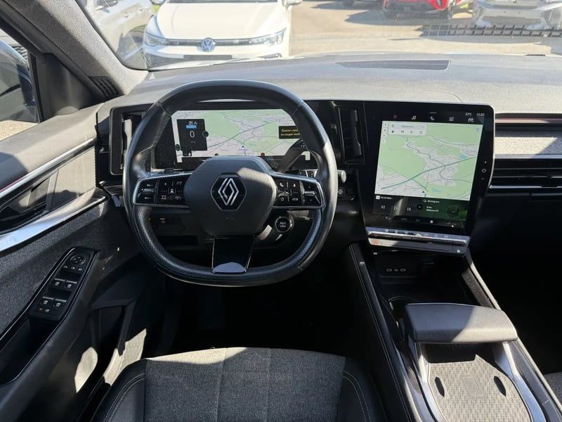 Photo de la voiture RENAULT ESPACE VI E-Tech hybrid 200 Techno