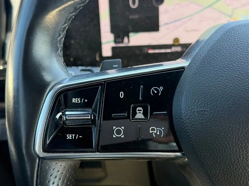 Photo de la voiture RENAULT ESPACE VI E-Tech hybrid 200 Techno