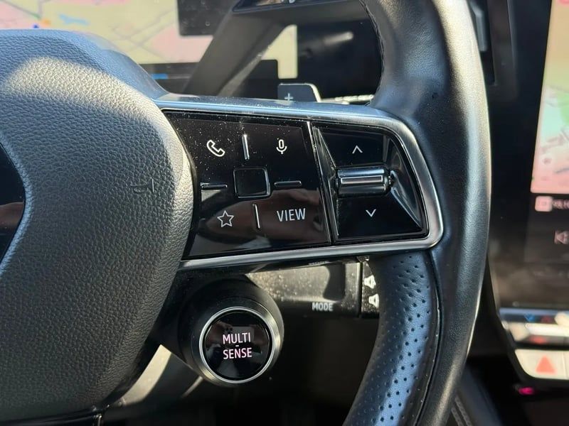Photo de la voiture RENAULT ESPACE VI E-Tech hybrid 200 Techno