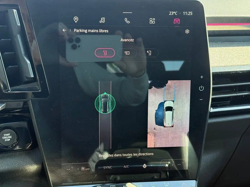 Photo de la voiture RENAULT ESPACE VI E-Tech hybrid 200 Techno