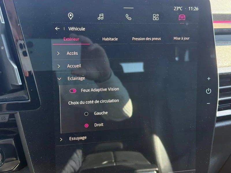 Photo de la voiture RENAULT ESPACE VI E-Tech hybrid 200 Techno