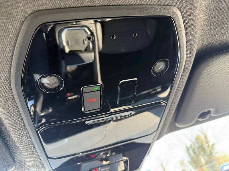 Photo de la voiture RENAULT ESPACE VI E-Tech hybrid 200 Techno