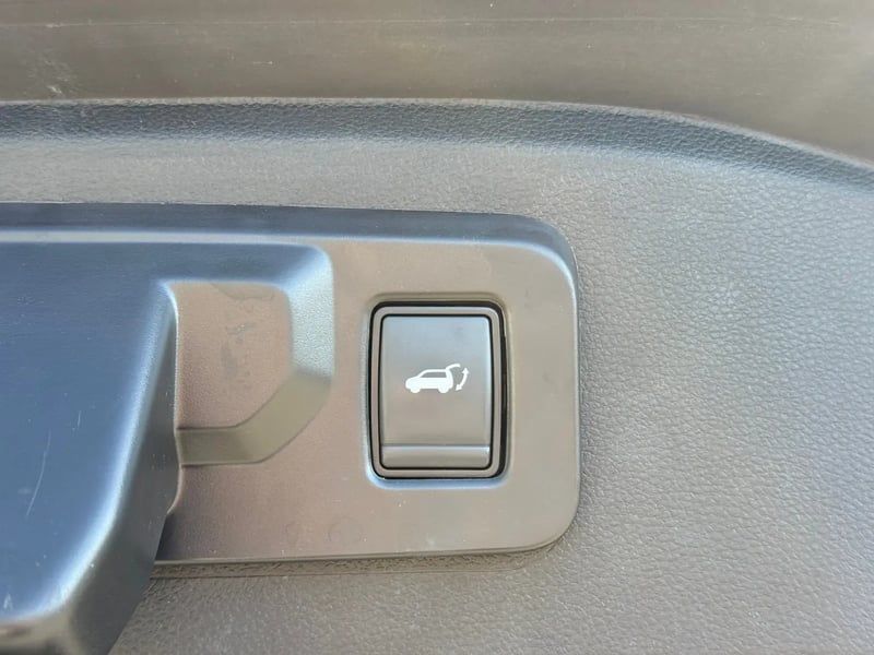 Photo de la voiture RENAULT ESPACE VI E-Tech hybrid 200 Techno