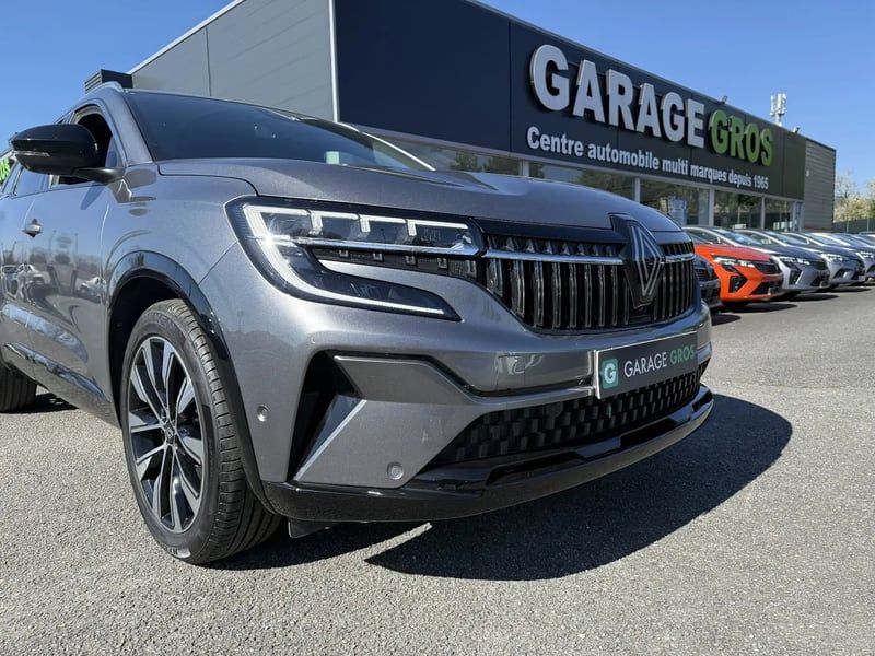 Photo de la voiture RENAULT ESPACE VI E-Tech hybrid 200 Techno