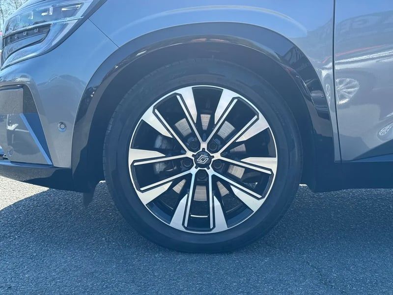 Photo de la voiture RENAULT ESPACE VI E-Tech hybrid 200 Techno