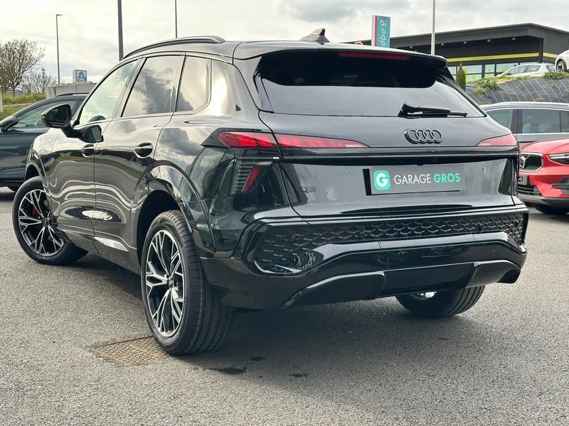 Photo de la voiture AUDI Q3 DIESEL TDI 150 ch S tronic 7 S line
