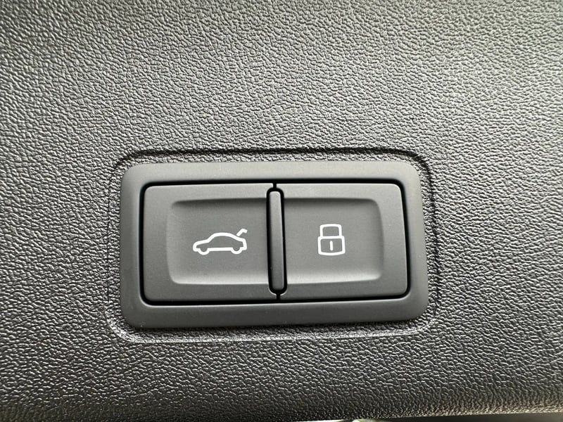 Photo de la voiture AUDI Q3 DIESEL TDI 150 ch S tronic 7 S line