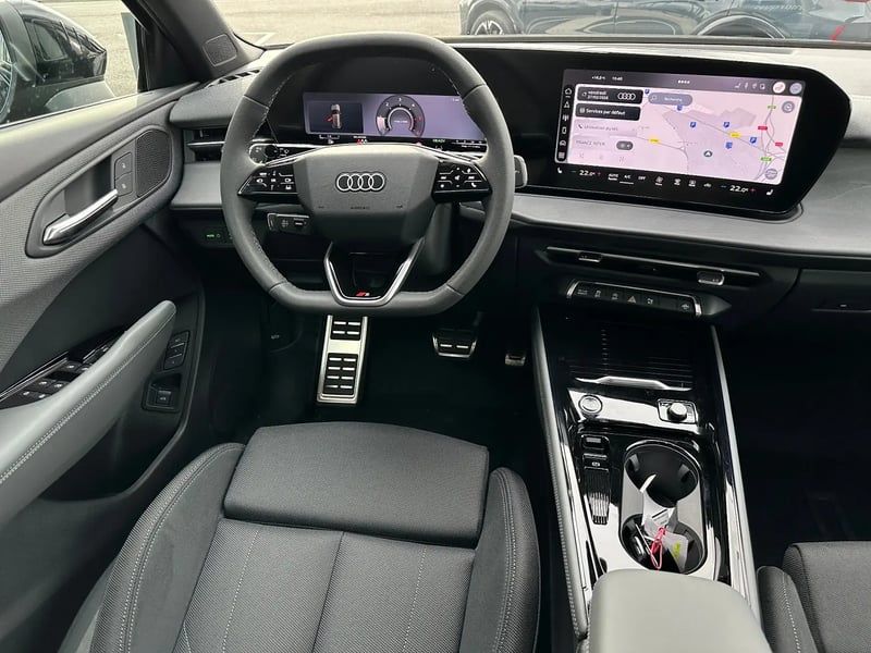 Photo de la voiture AUDI Q3 DIESEL TDI 150 ch S tronic 7 S line