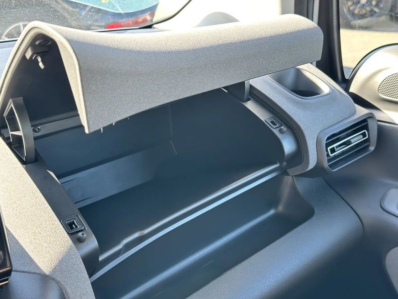 Photo de la voiture PEUGEOT RIFTER Rifter Taille M - 1.5 BlueHDi 130ch S&S GT EAT8 5 places