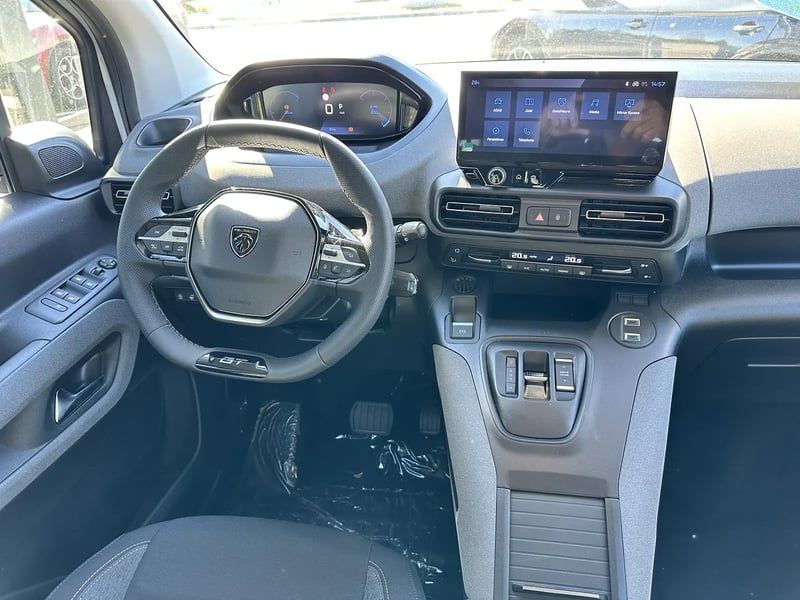 Photo de la voiture PEUGEOT RIFTER Rifter Taille M - 1.5 BlueHDi 130ch S&S GT EAT8 5 places