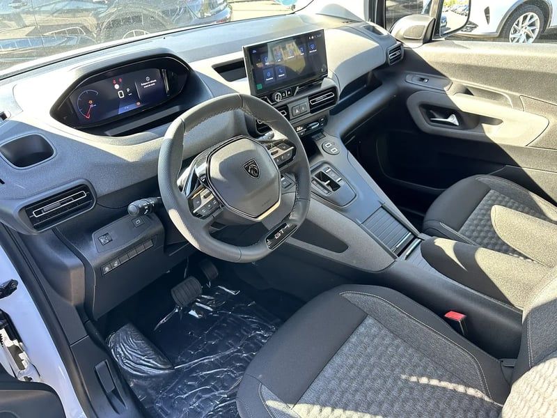 Photo de la voiture PEUGEOT RIFTER Rifter Taille M - 1.5 BlueHDi 130ch S&S GT EAT8 5 places