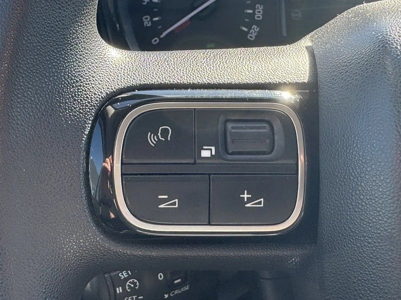 Photo de la voiture CITROEN C3 PureTech 82 Feel