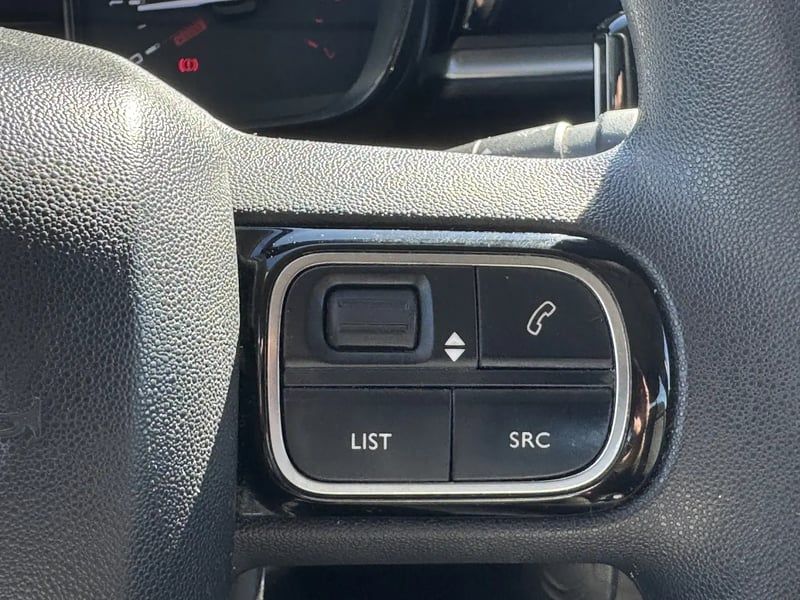 Photo de la voiture CITROEN C3 PureTech 82 Feel