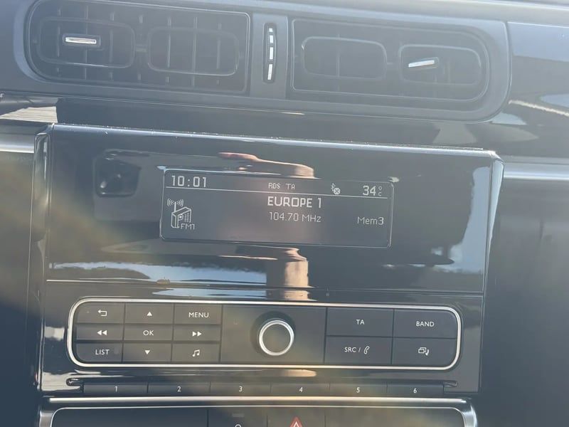 Photo de la voiture CITROEN C3 PureTech 82 Feel