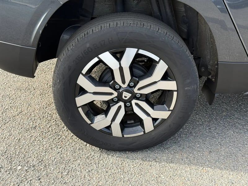 Photo de la voiture DACIA DUSTER TCe 150 FAP 4x2 EDC Prestige