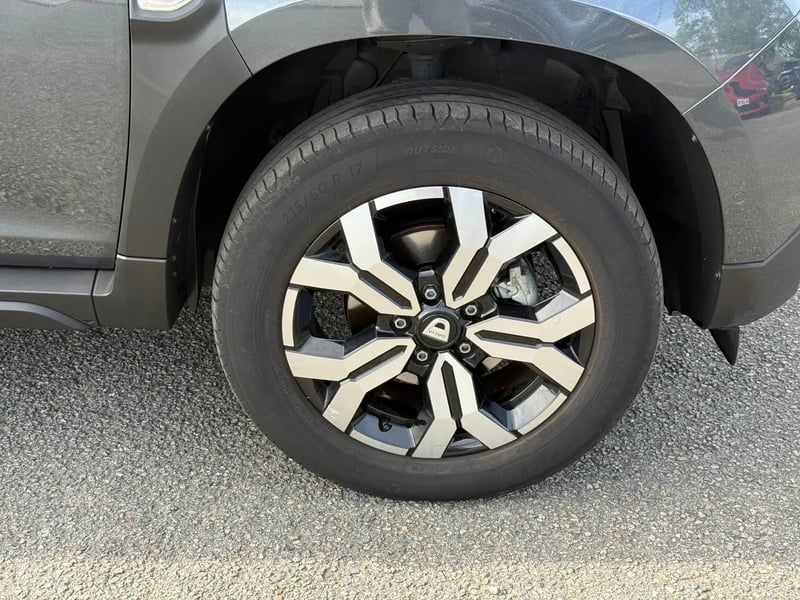 Photo de la voiture DACIA DUSTER TCe 150 FAP 4x2 EDC Prestige