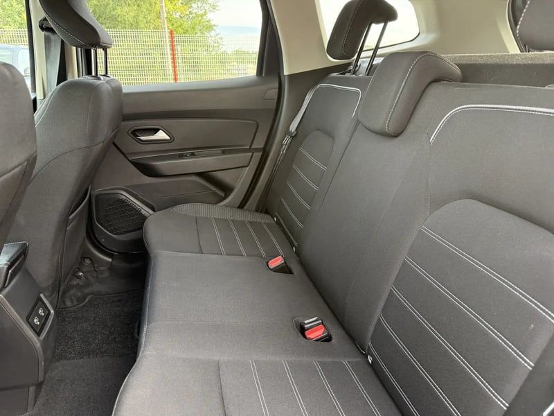 Photo de la voiture DACIA DUSTER TCe 150 FAP 4x2 EDC Prestige