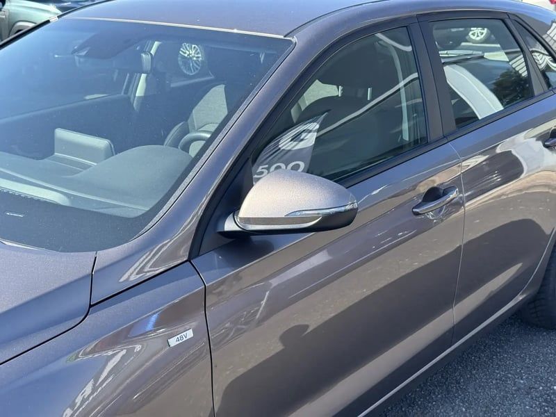 Photo de la voiture HYUNDAI i30 1.0 T-GDi 120 DCT-7 Hybrid 48V Creative