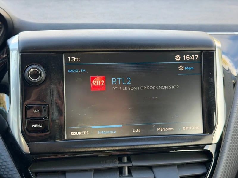 Photo de la voiture PEUGEOT 208 1.6 BlueHDi 75ch BVM5 Style