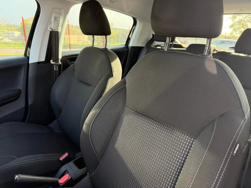 Photo de la voiture PEUGEOT 208 1.6 BlueHDi 75ch BVM5 Style