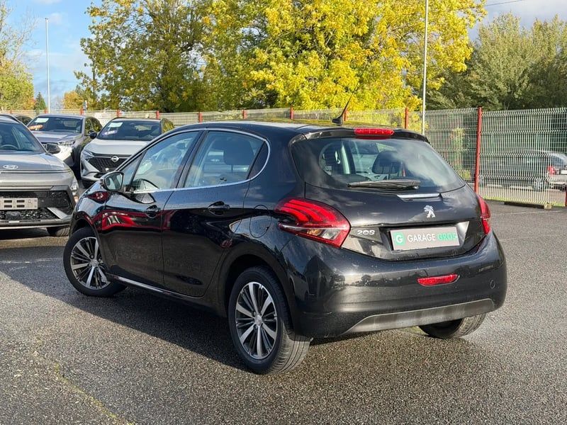 Photo de la voiture PEUGEOT 208 1.6 BlueHDi 75ch BVM5 Style