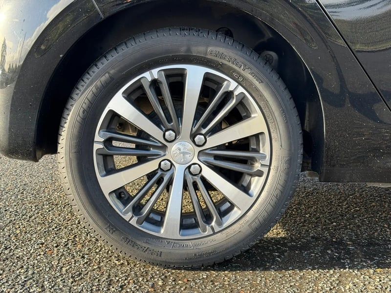 Photo de la voiture PEUGEOT 208 1.6 BlueHDi 75ch BVM5 Style