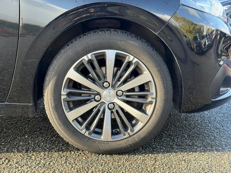 Photo de la voiture PEUGEOT 208 1.6 BlueHDi 75ch BVM5 Style