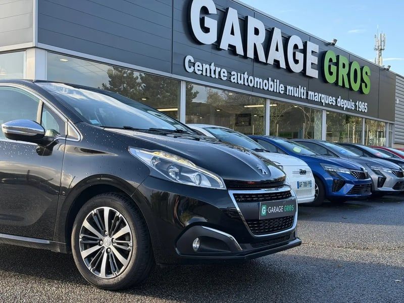 Photo de la voiture PEUGEOT 208 1.6 BlueHDi 75ch BVM5 Style