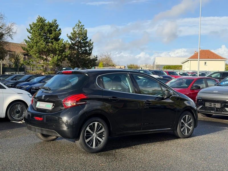 Photo de la voiture PEUGEOT 208 1.6 BlueHDi 75ch BVM5 Style