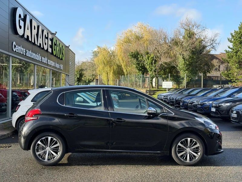 Photo de la voiture PEUGEOT 208 1.6 BlueHDi 75ch BVM5 Style