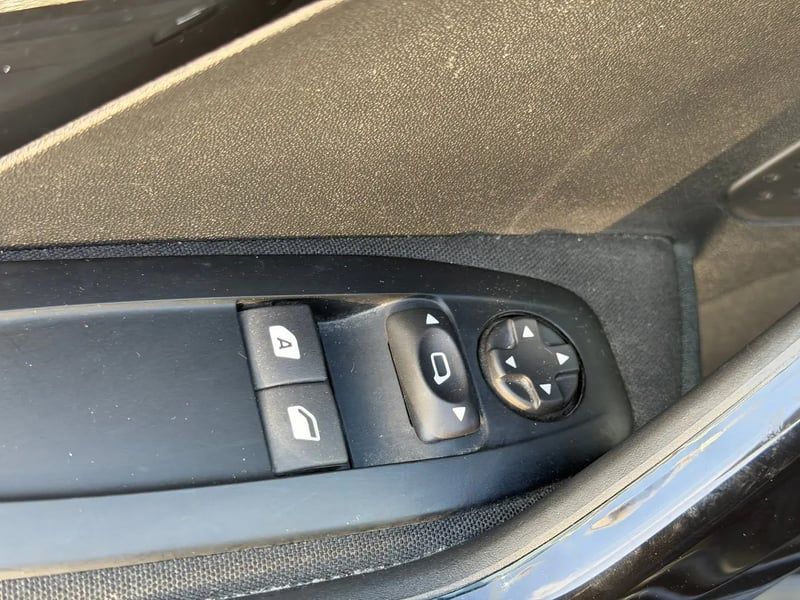 Photo de la voiture PEUGEOT 208 1.6 BlueHDi 75ch BVM5 Style