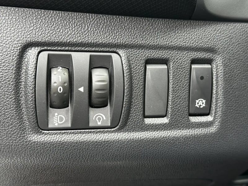 Photo de la voiture RENAULT CLIO IV 1.6 Turbo 220 Energy RS Trophy EDC