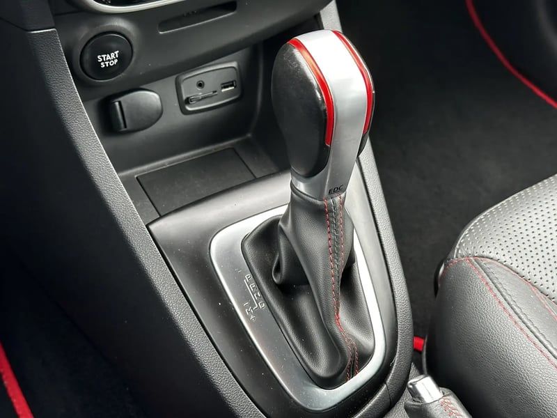 Photo de la voiture RENAULT CLIO IV 1.6 Turbo 220 Energy RS Trophy EDC