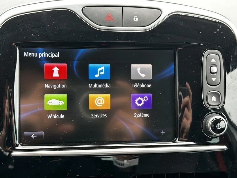 Photo de la voiture RENAULT CLIO IV 1.6 Turbo 220 Energy RS Trophy EDC